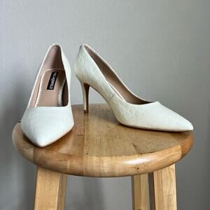 Karl Lagerfeld White and Cream Snake Print Pumps Size 8